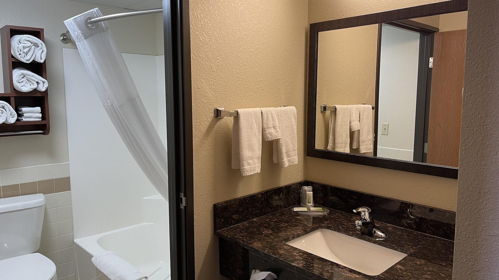 Americinn By Wyndham New London Екстериор снимка