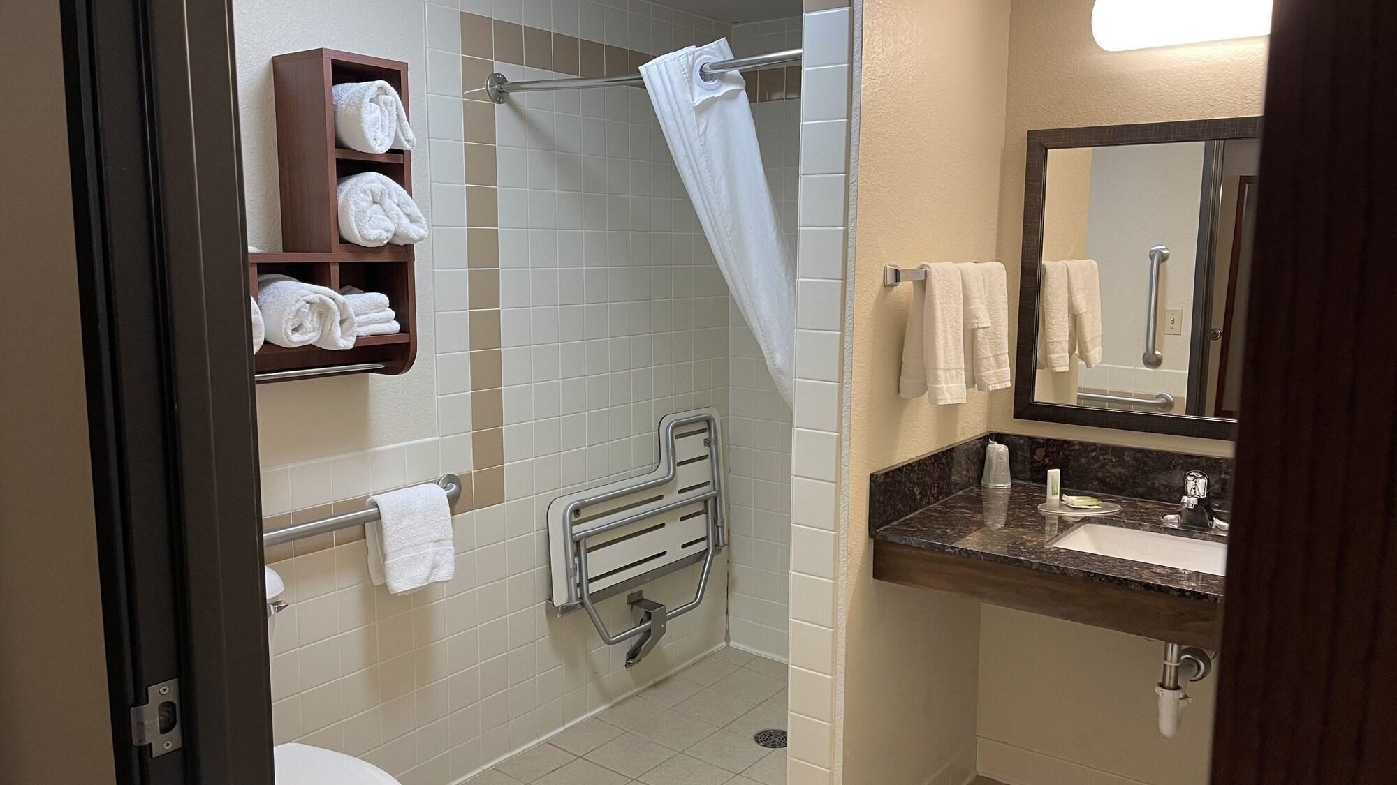 Americinn By Wyndham New London Екстериор снимка