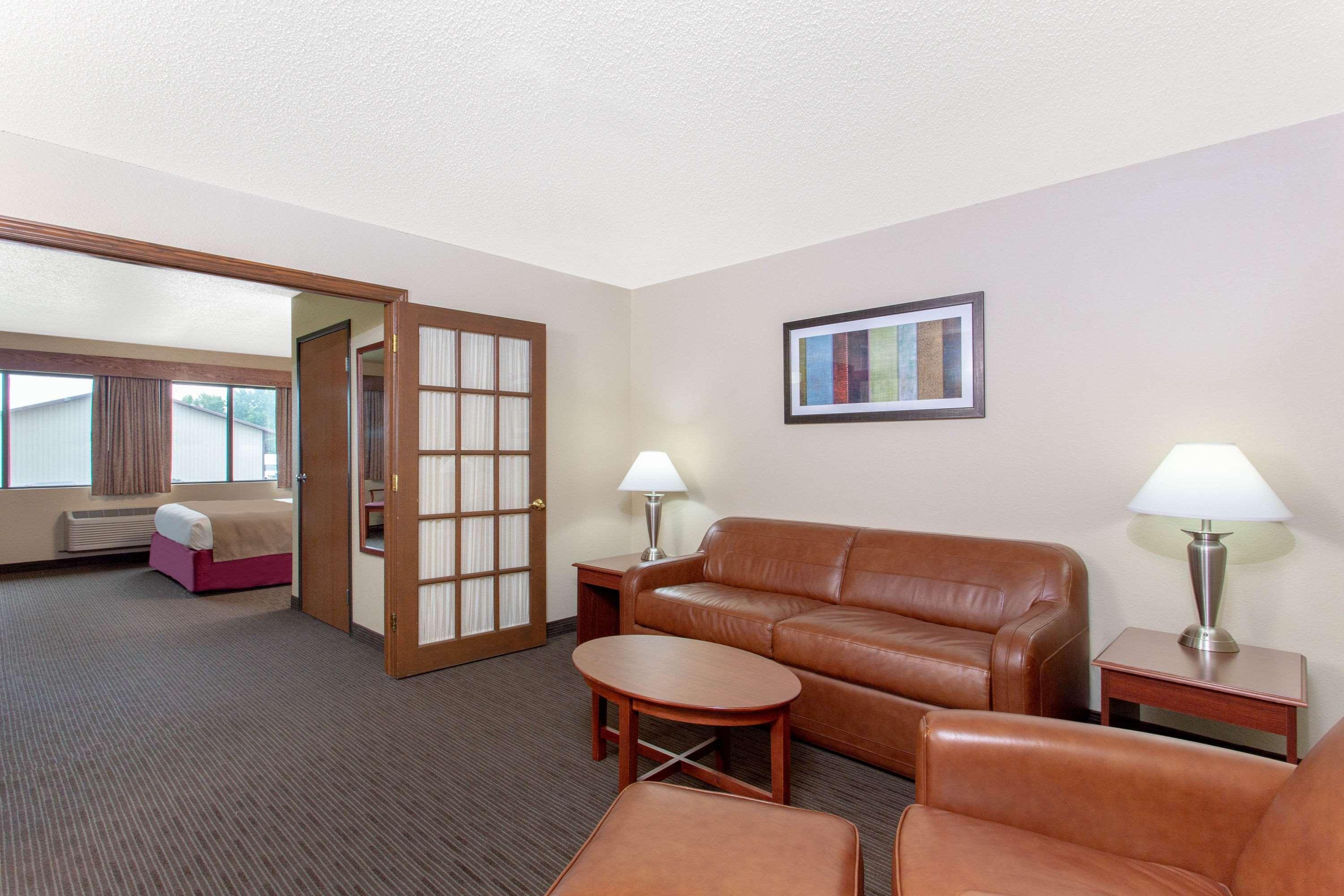 Americinn By Wyndham New London Екстериор снимка