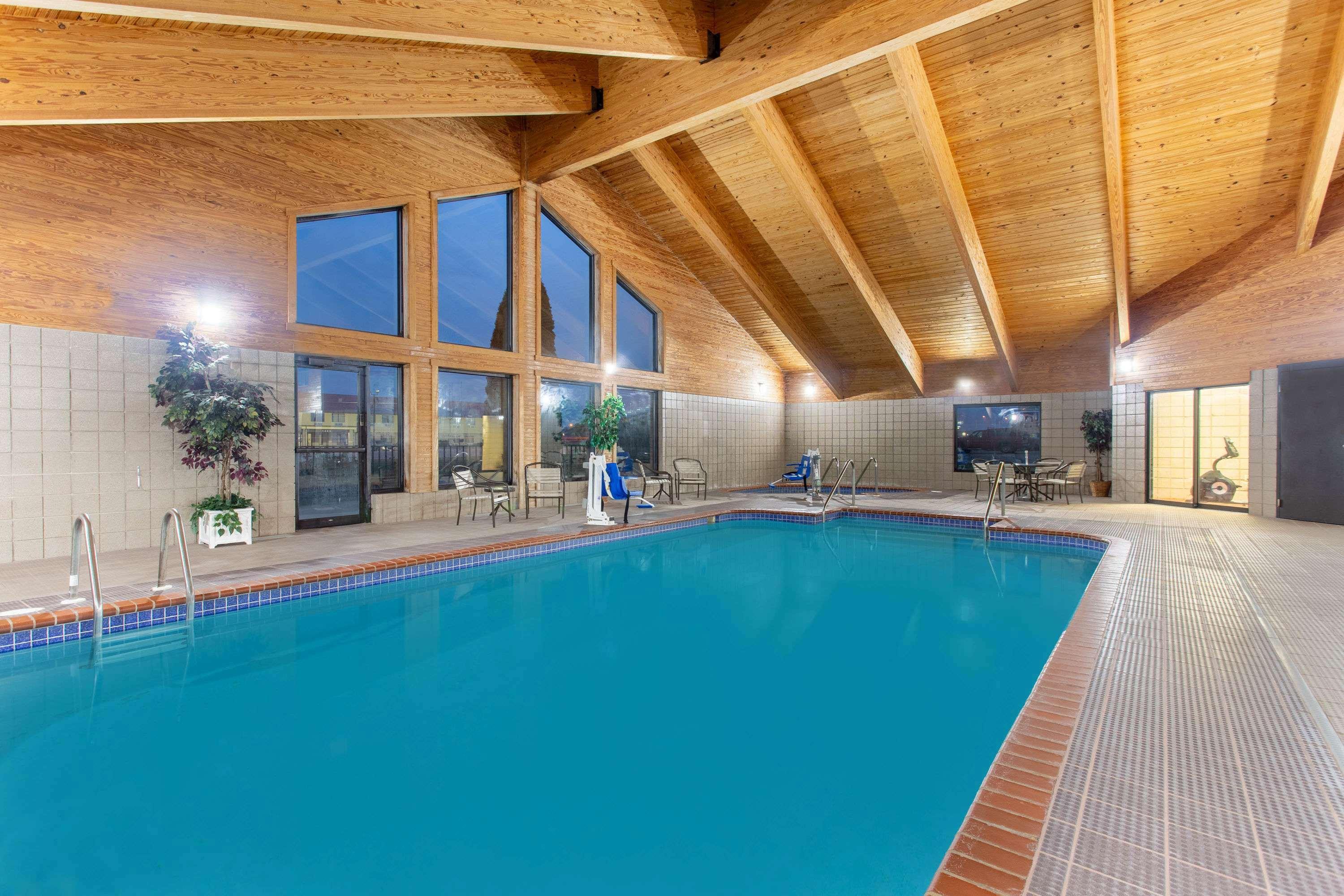 Americinn By Wyndham New London Екстериор снимка