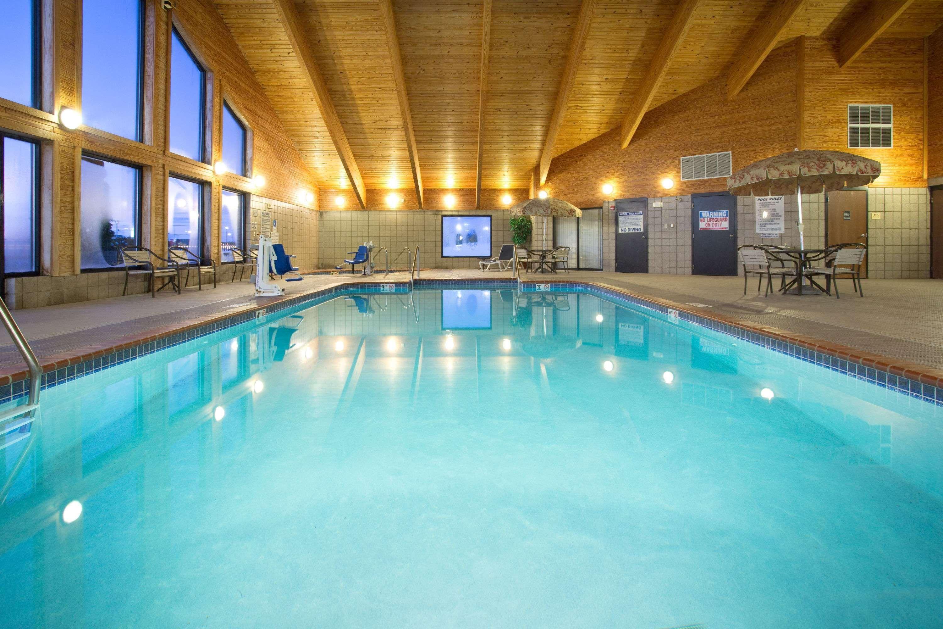 Americinn By Wyndham New London Екстериор снимка